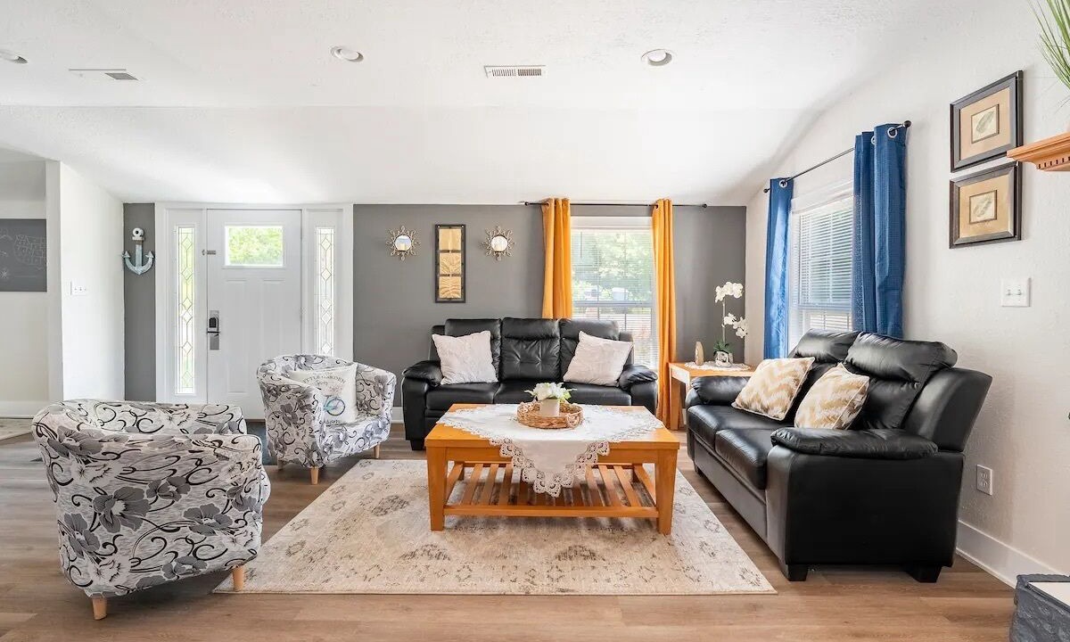 Photo of Livingroom in Roach
