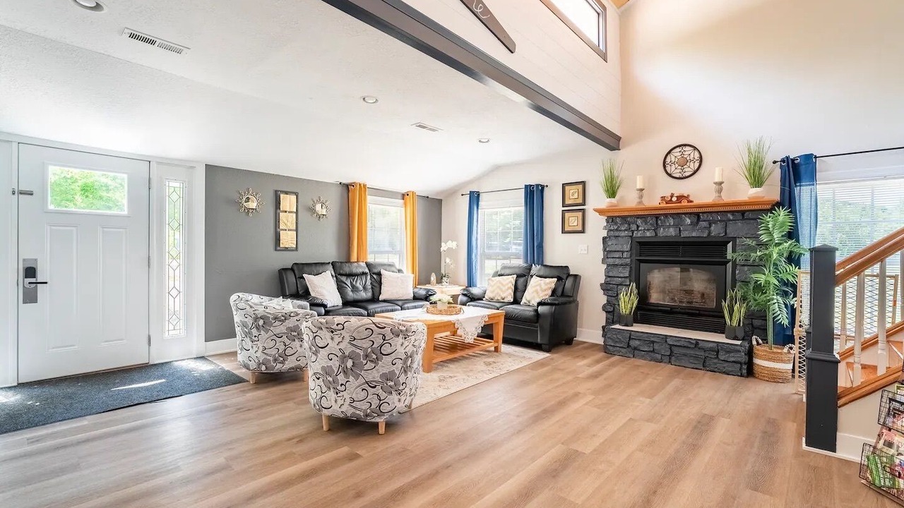 Photo of Livingroom in Roach
