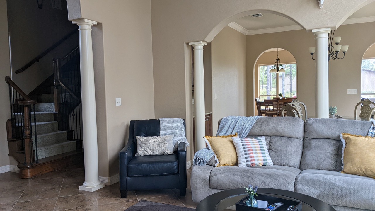 Photo of Livingroom in Bronson