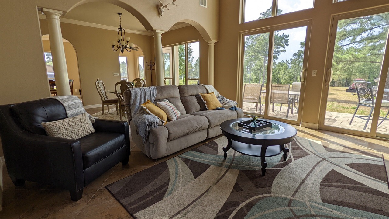 Photo of Livingroom in Bronson