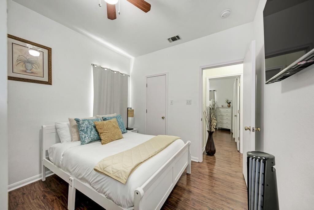 Photo of Bedroom in Lakeway