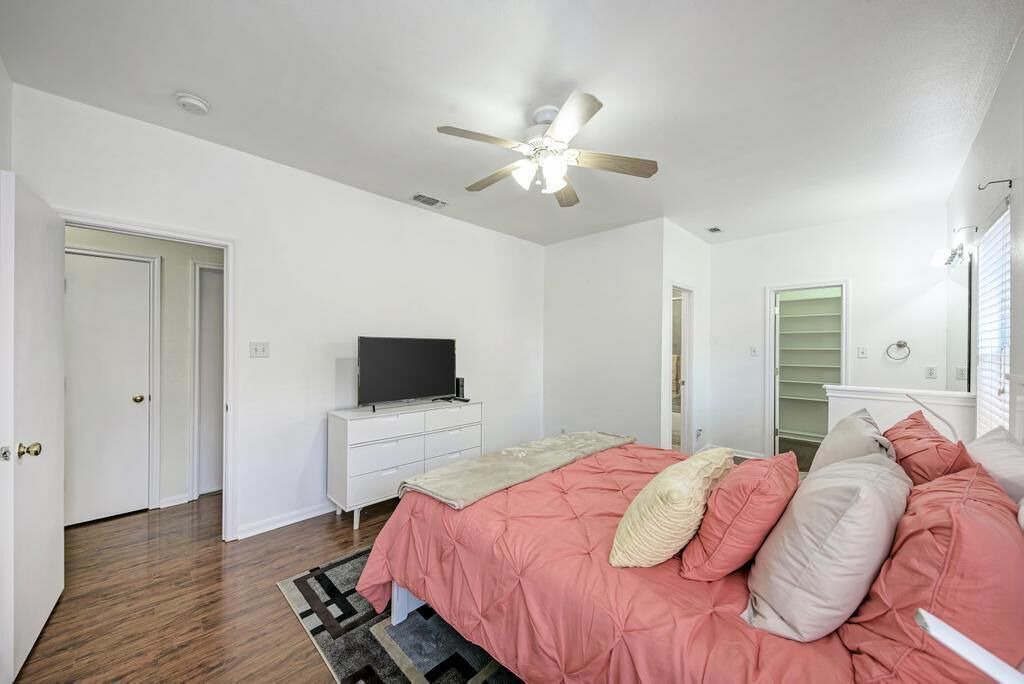 Photo of Bedroom in Lakeway