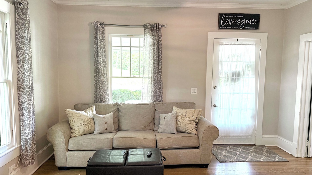 Photo of Livingroom in Newton