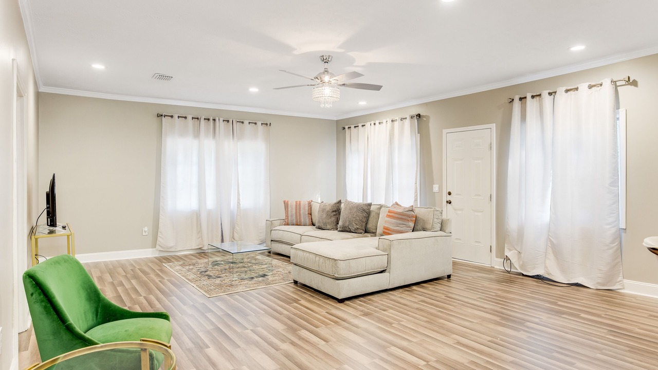 Photo of Livingroom in Greater Belhaven