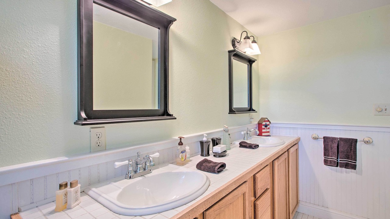 Photo of Bathroom in Pottsboro
