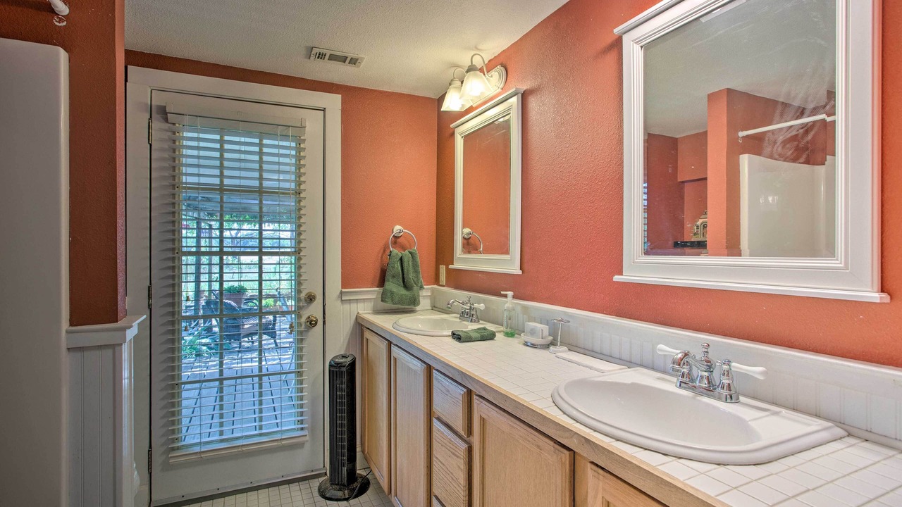 Photo of Bathroom in Pottsboro