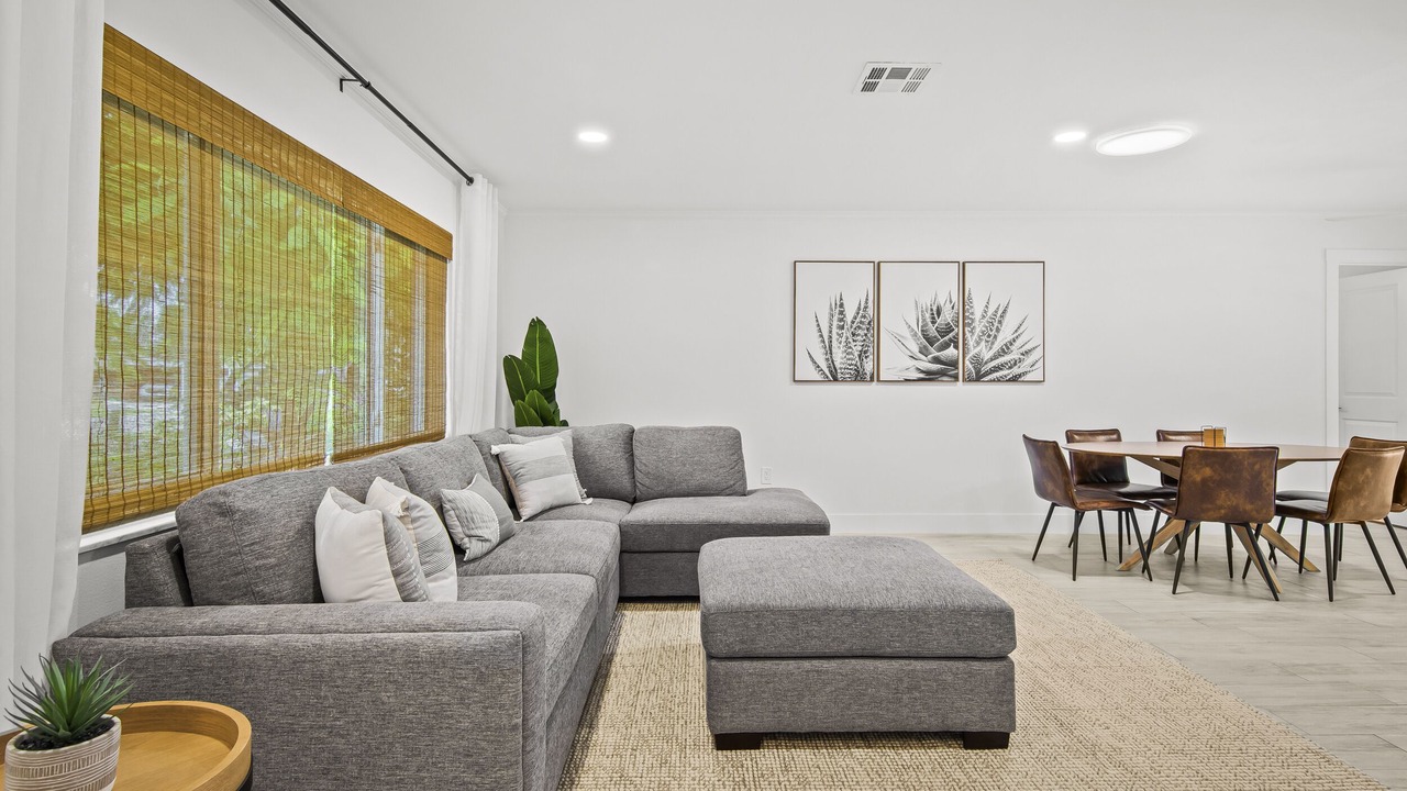 Photo of Livingroom in Sarasota Springs