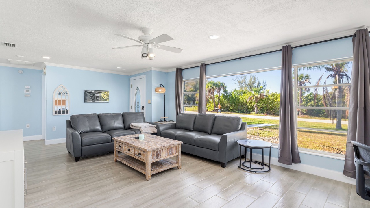 Photo of Livingroom in Charlotte Park