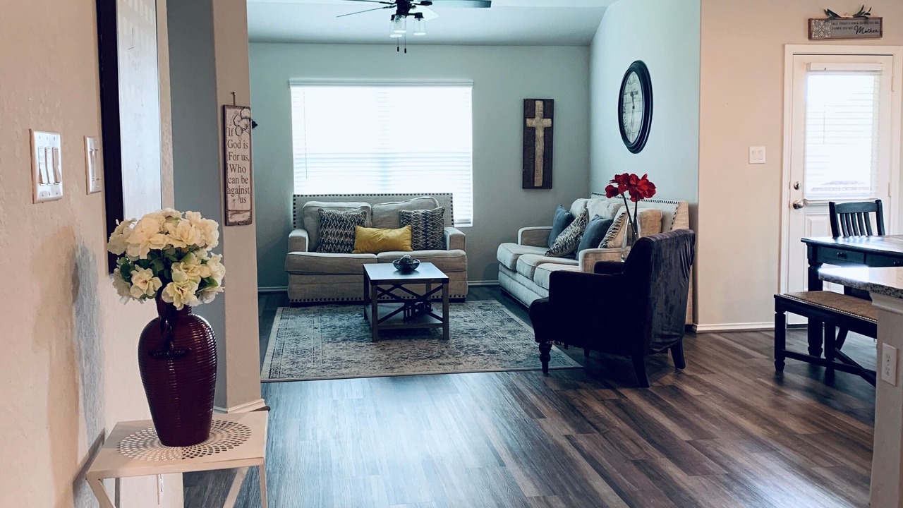 Photo of Livingroom in Converse