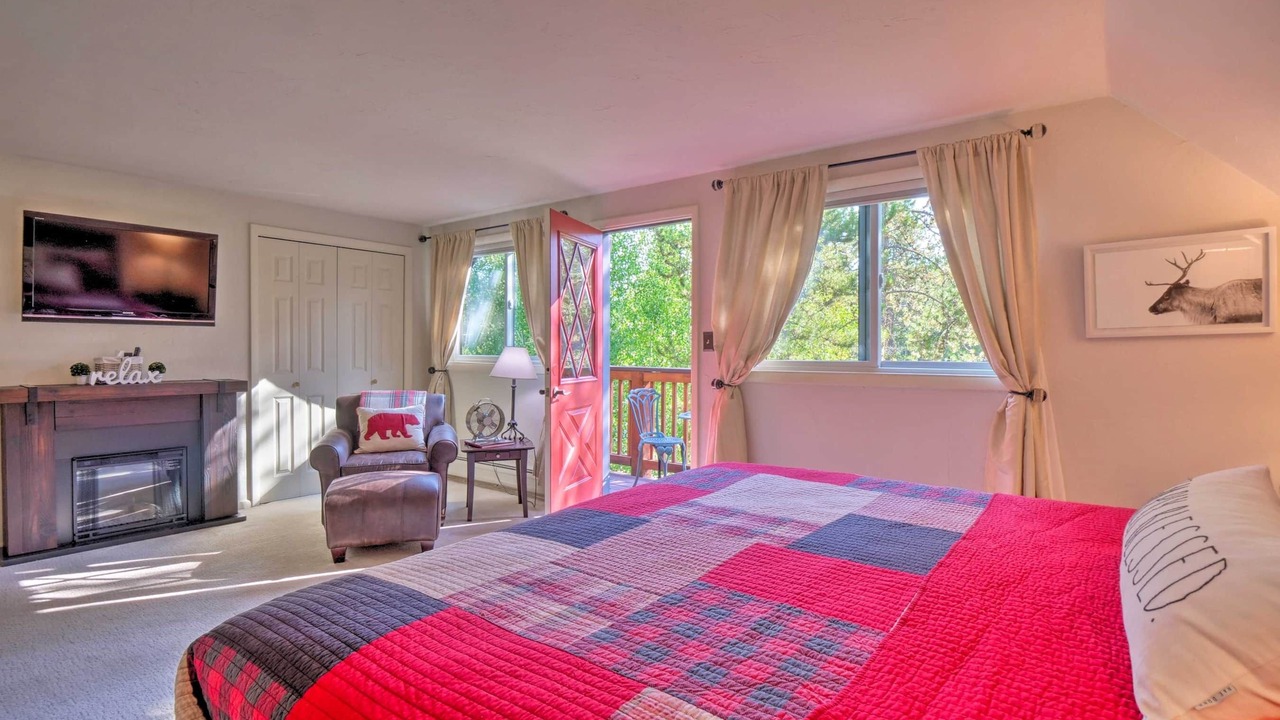 Photo of Livingroom in Historic District