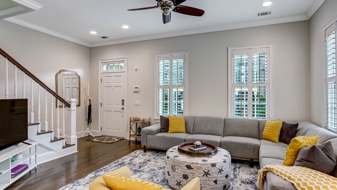 Photo of Livingroom in Historic District - North