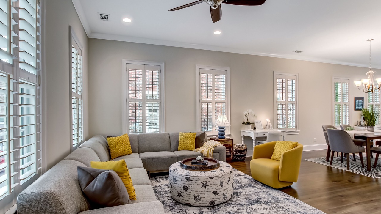 Photo of Livingroom in Historic District - North