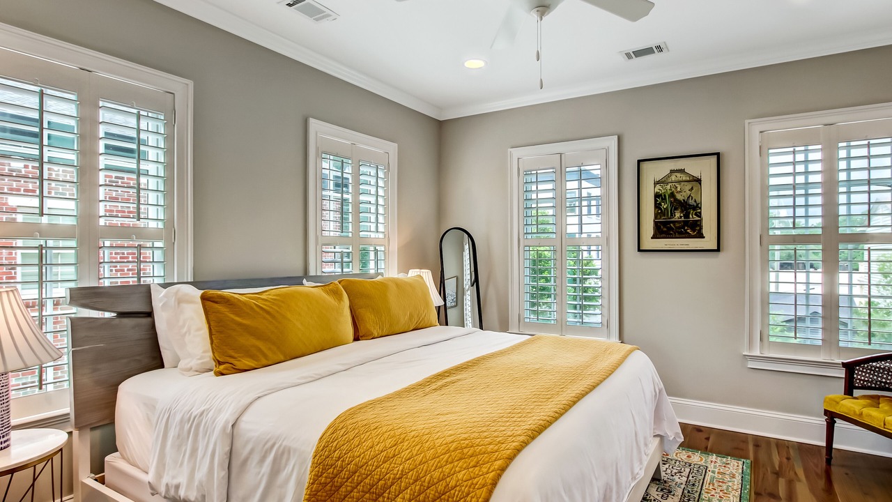 Photo of Bedroom in Historic District - North