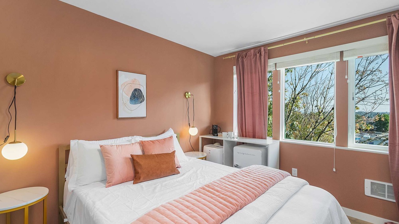 Photo of Bedroom in Minor