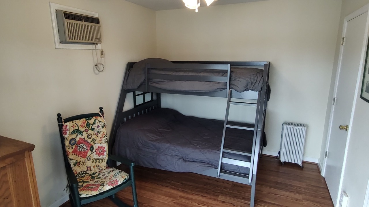Photo of Bedroom in Leasburg