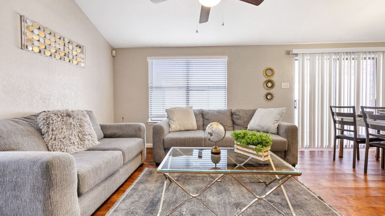 Photo of Livingroom in Southwest Carrollton