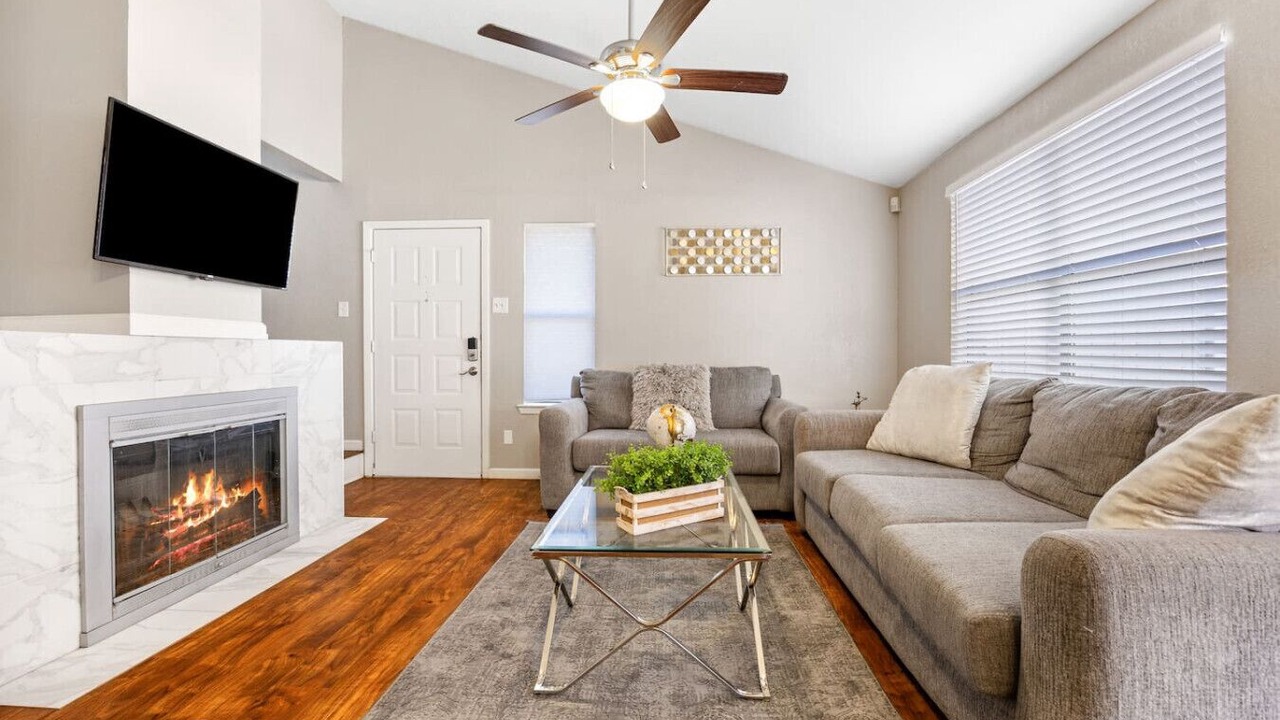 Photo of Livingroom in Southwest Carrollton