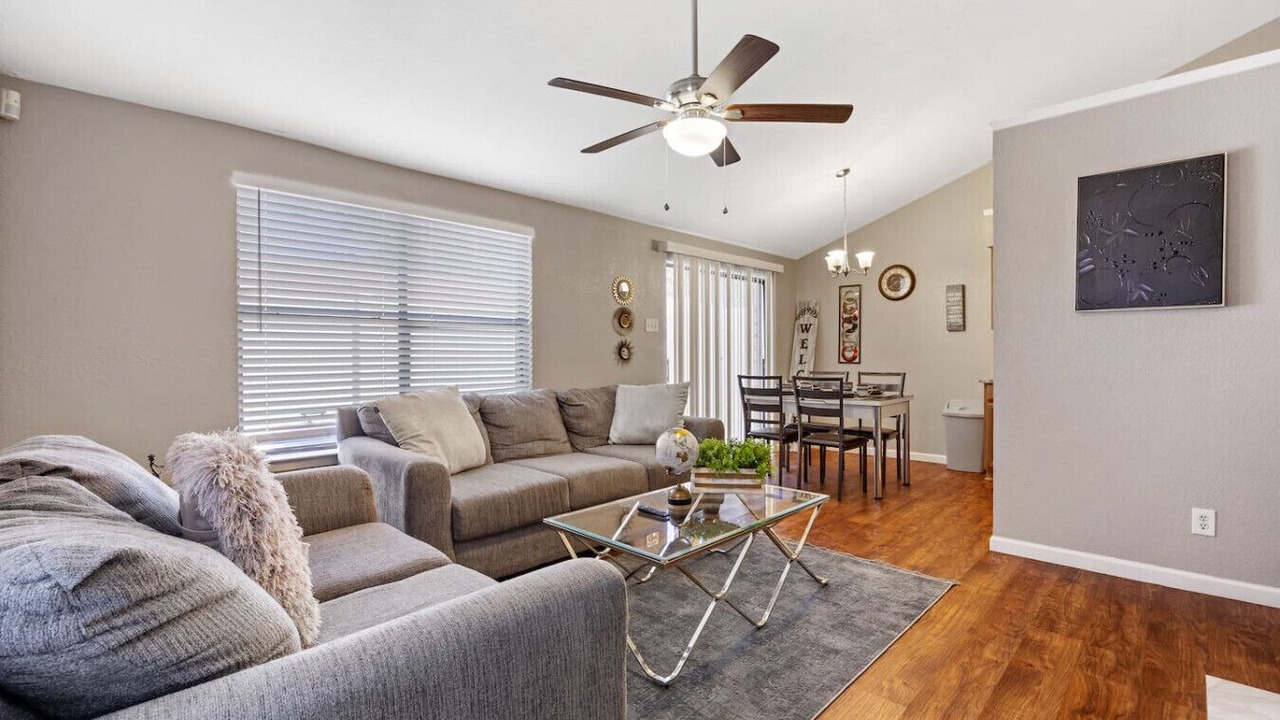 Photo of Livingroom in Southwest Carrollton