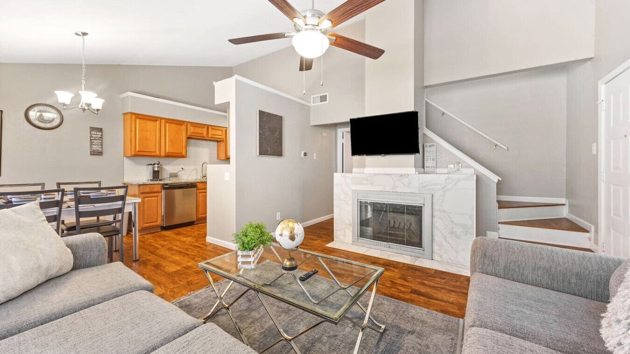 Photo of Livingroom in Southwest Carrollton