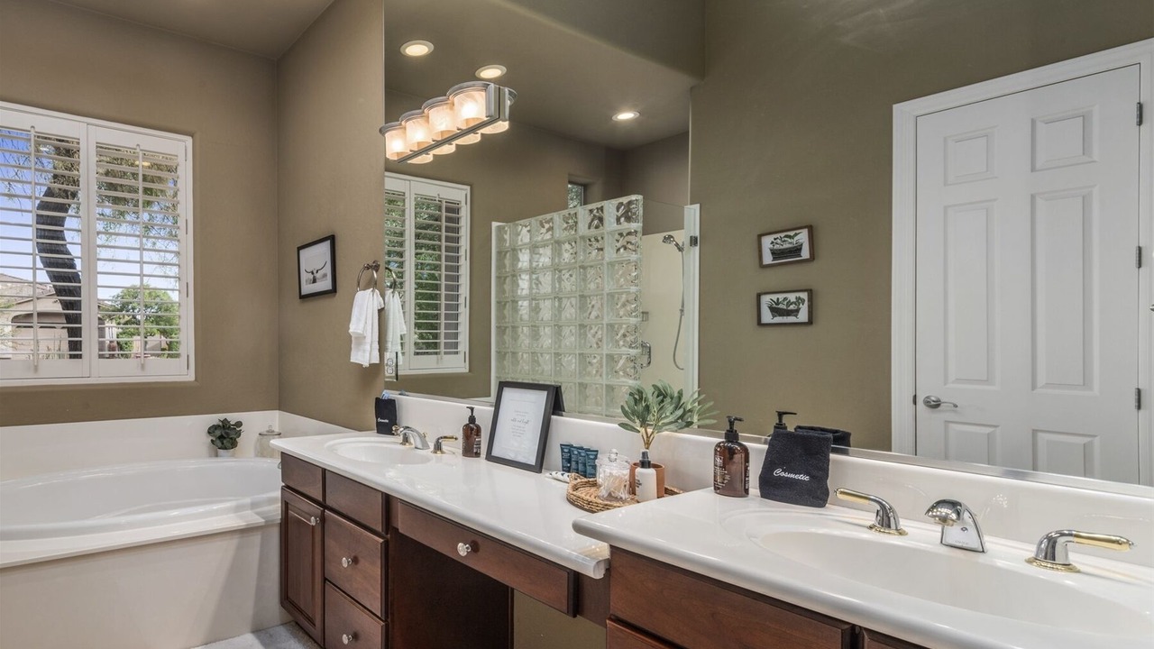Photo of Bathroom in Pinnacle Peak