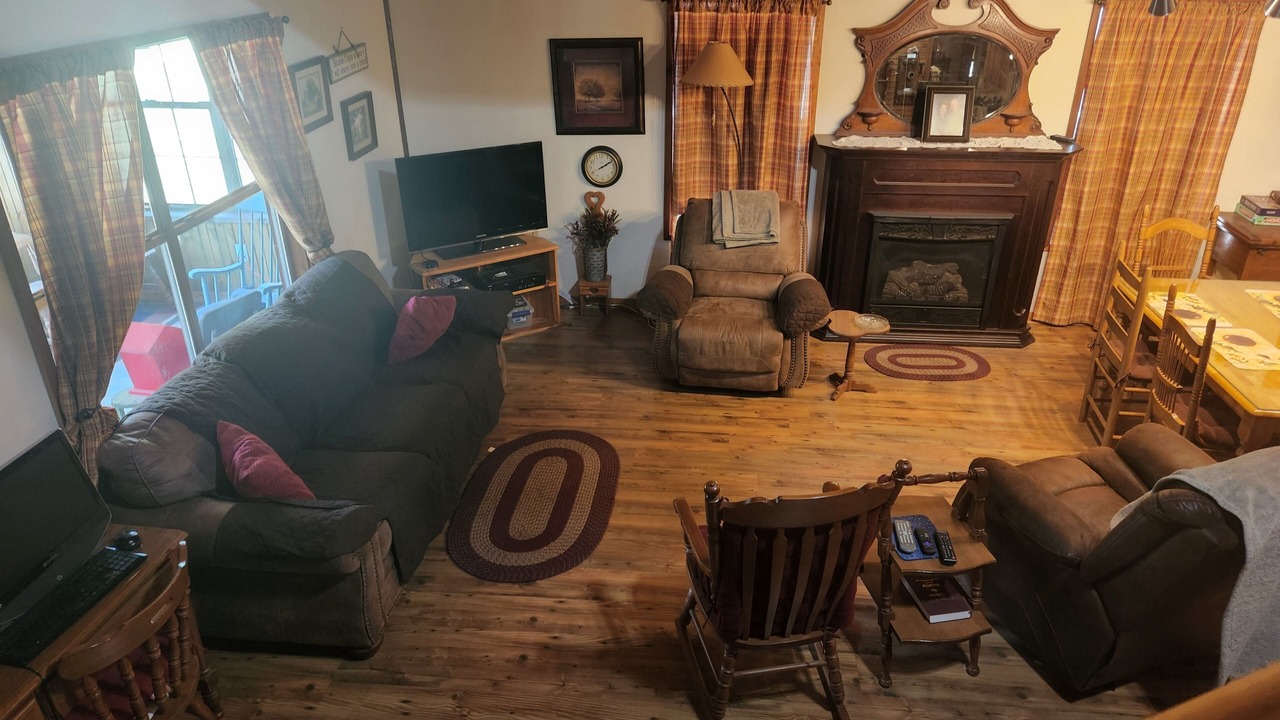 Photo of Livingroom in Broaddus