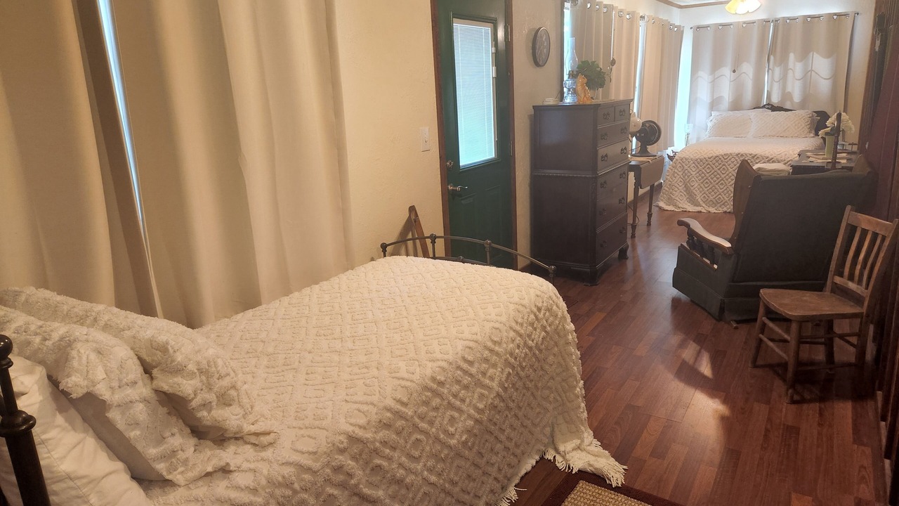 Photo of Bedroom in Broaddus