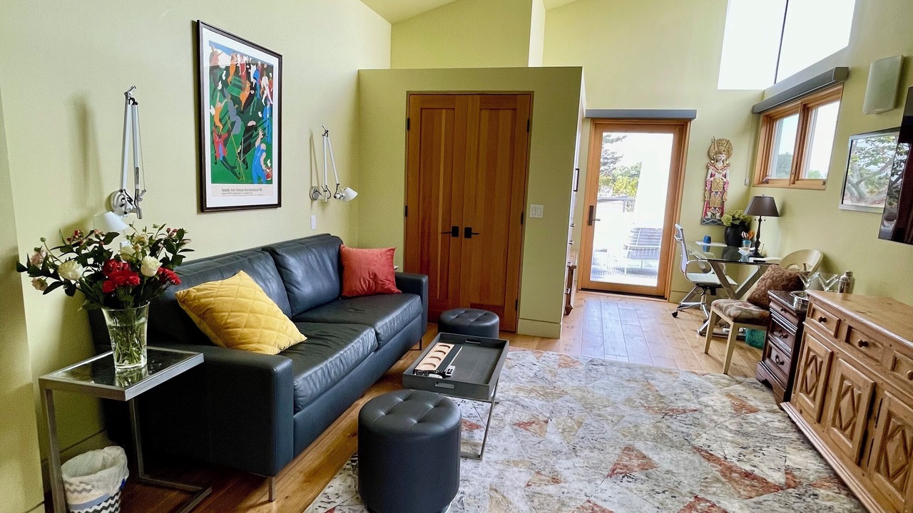 Photo of Livingroom in Del Rey