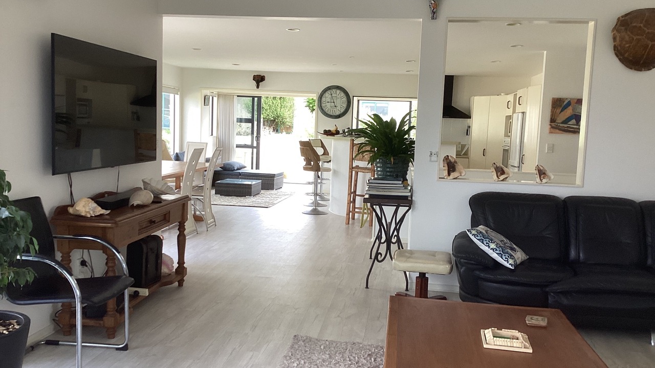 Photo of Livingroom in Ohope