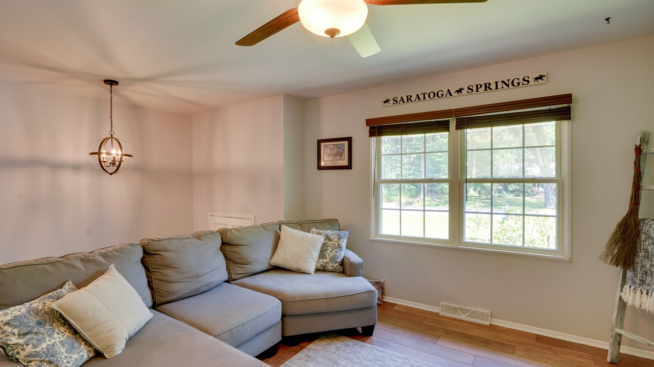 Photo of Livingroom in Saratoga Springs