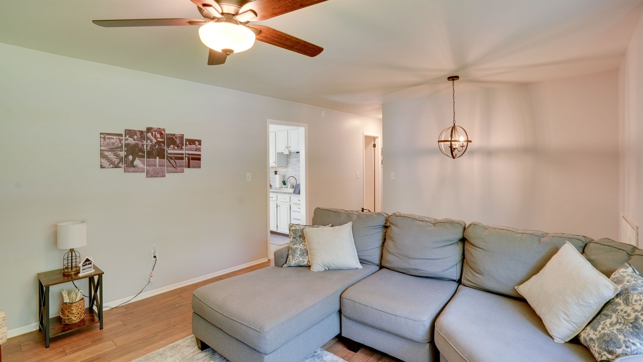 Photo of Livingroom in Saratoga Springs