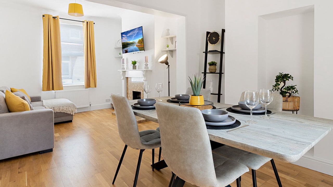 Photo of Livingroom in Exeter