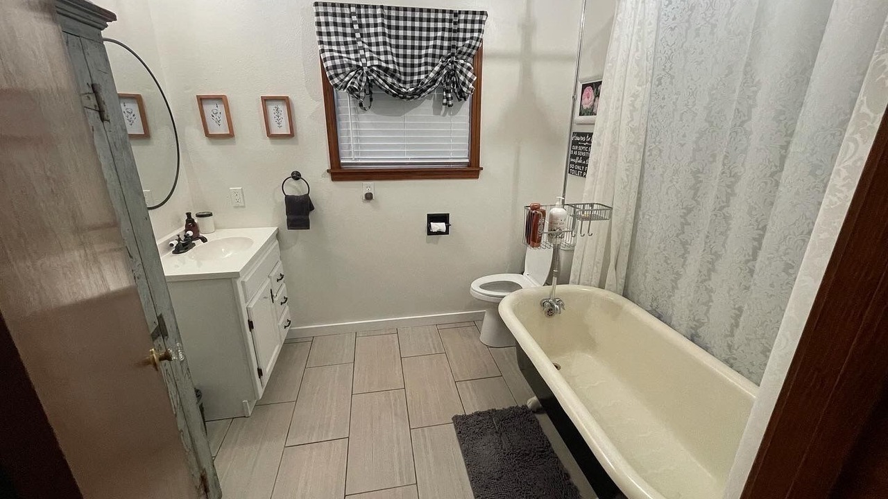 Photo of Bathroom in Deer