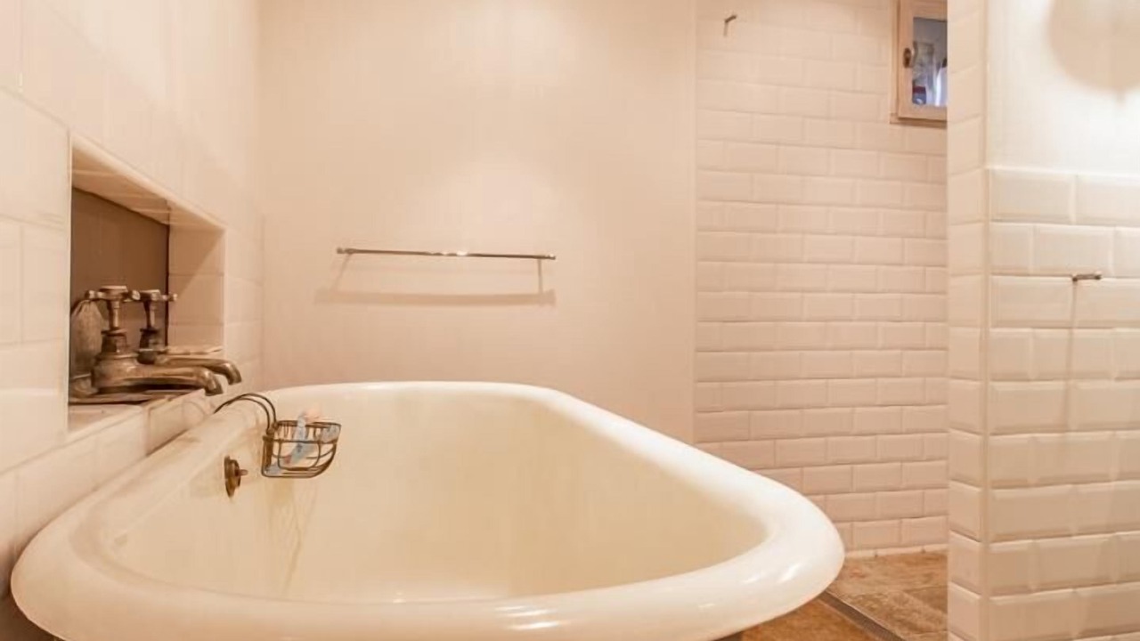 Photo of Bathroom in Issy-l'Eveque