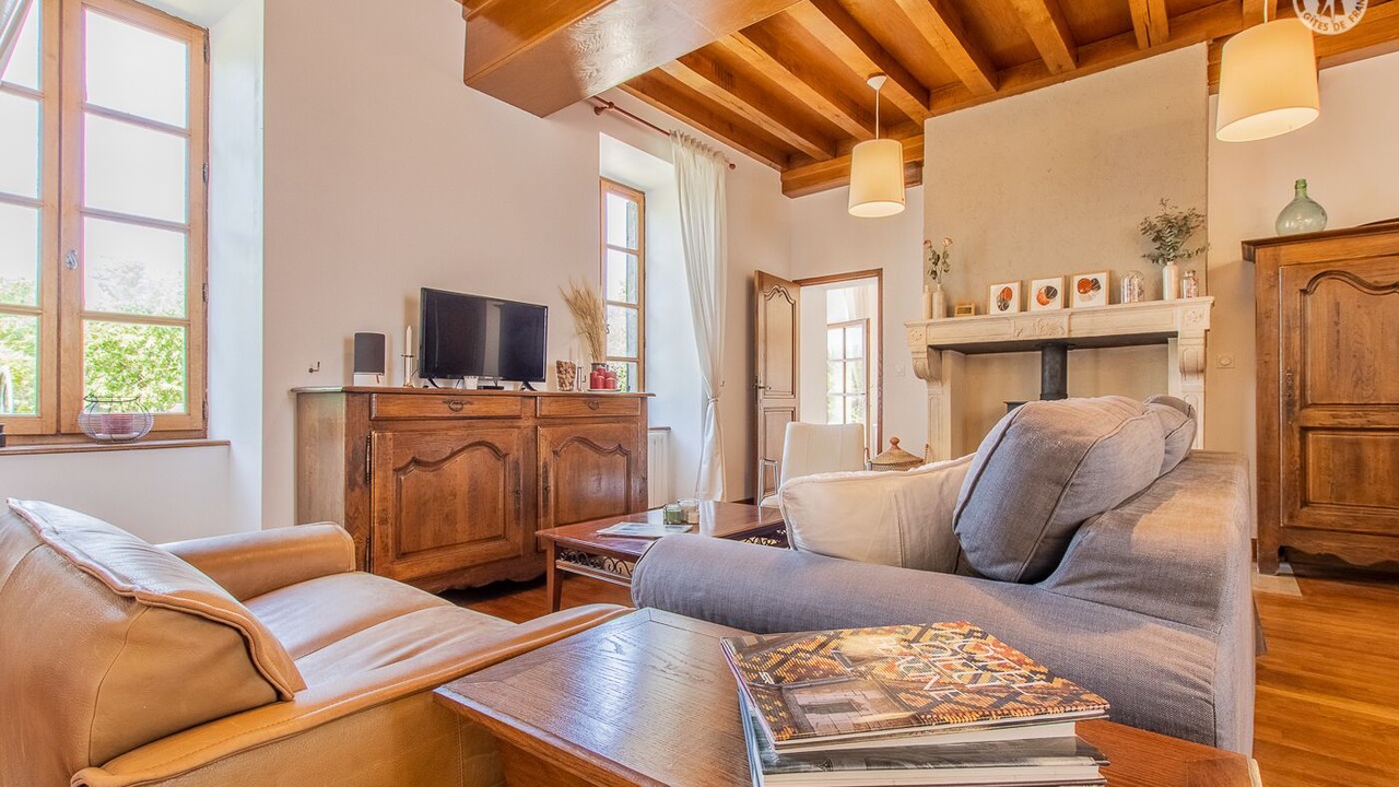 Photo of Livingroom in Saint-Sernin-du-Plain