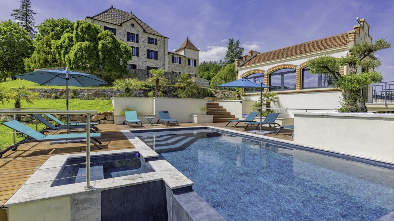 Photo of Outdoor in Bourgvilain