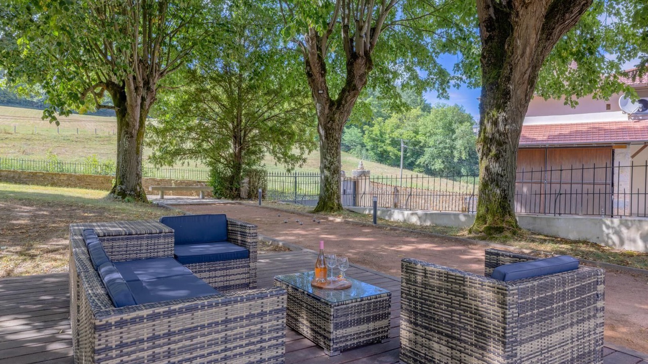 Photo of Patio Balcony in Bourgvilain