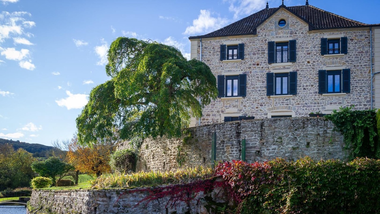 Photo of Outdoor in Bourgvilain