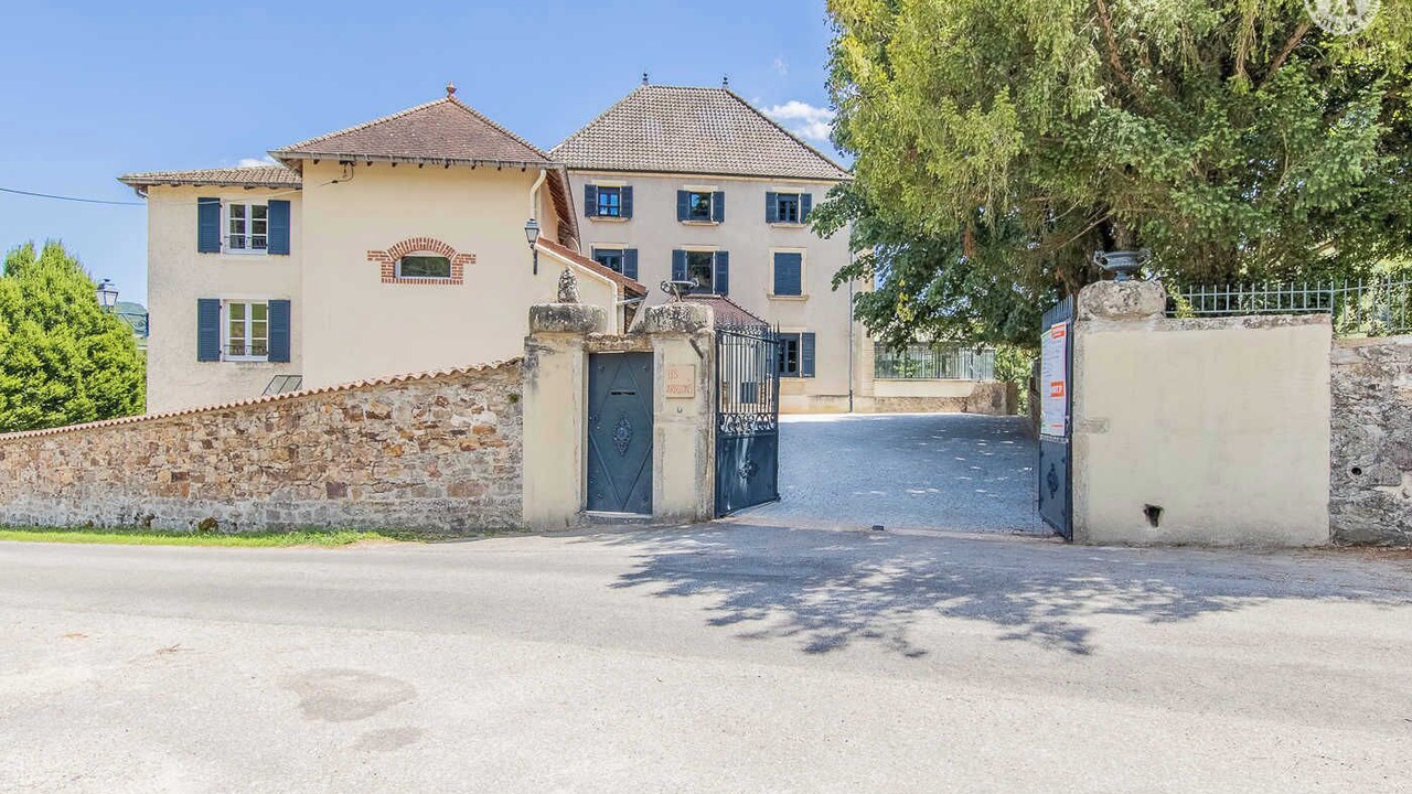 Photo of Outdoor in Bourgvilain