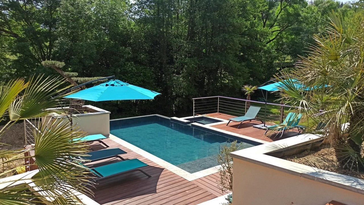 Photo of Outdoor in Bourgvilain