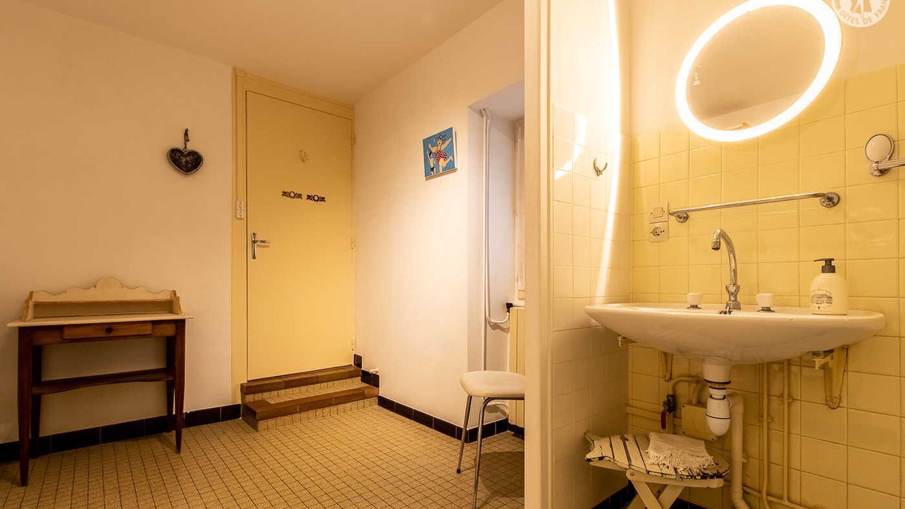 Photo of Bathroom in Mercurey