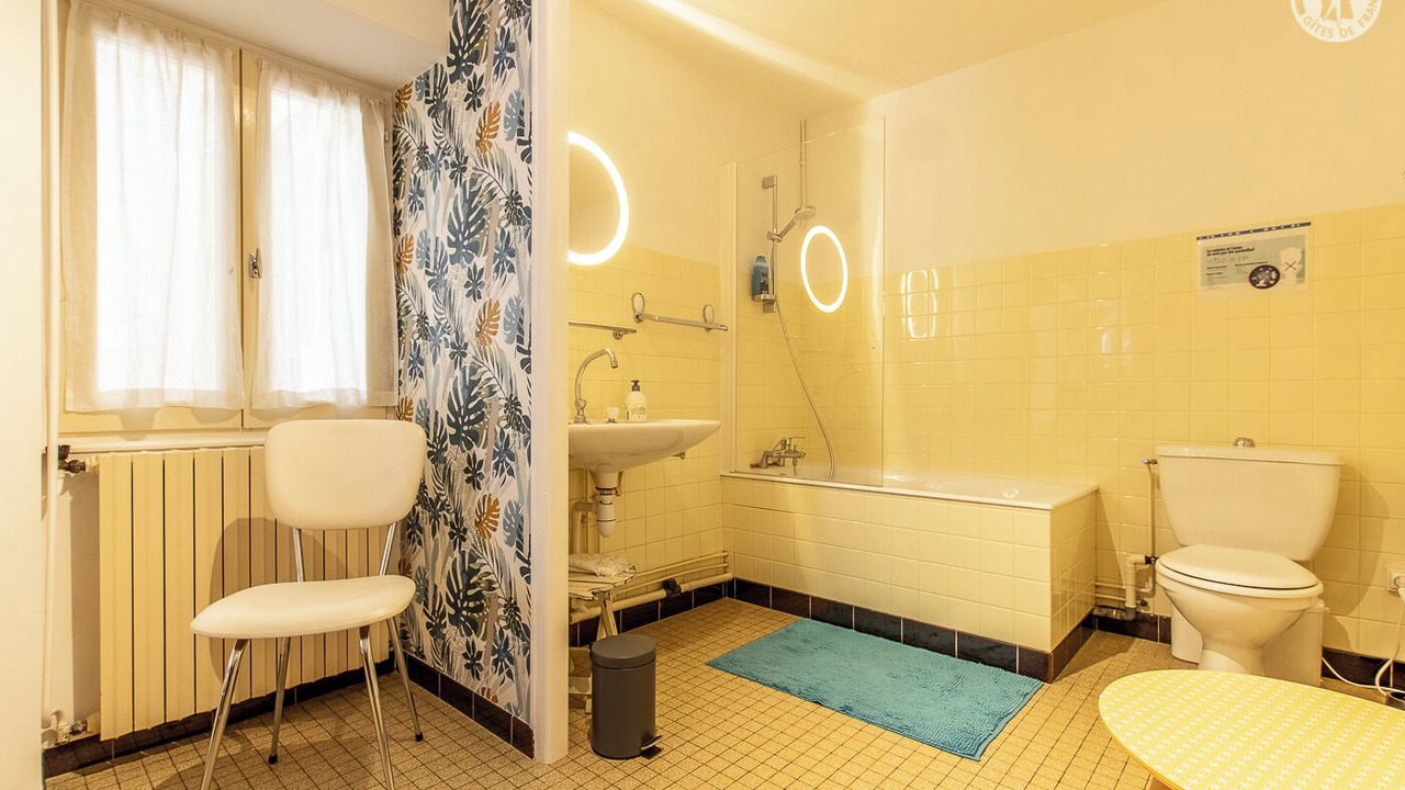 Photo of Bathroom in Mercurey