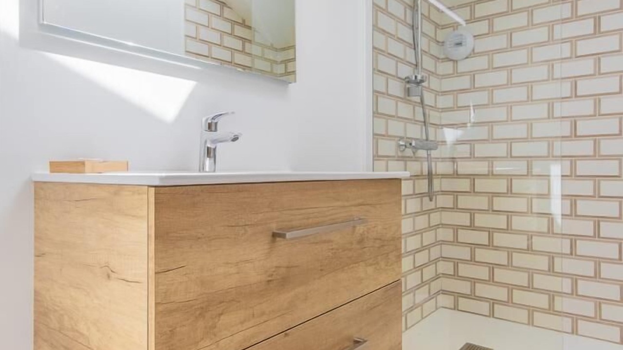 Photo of Bathroom in La Chapelle-de-Guinchay