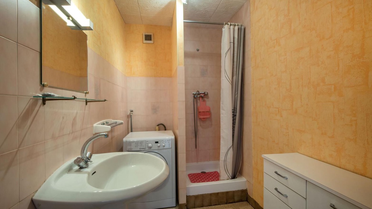 Photo of Bathroom in Saint-Sernin-du-Plain