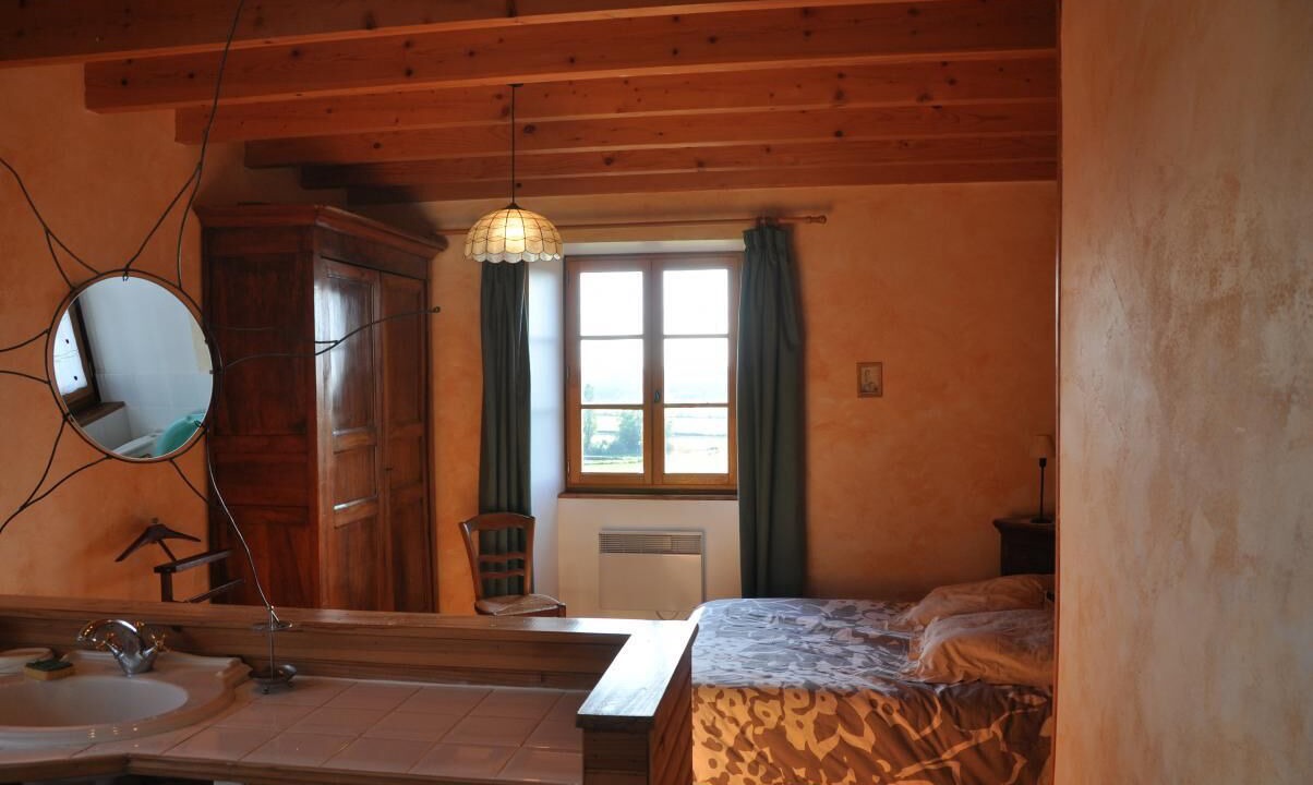 Photo of Bathroom in Etrigny