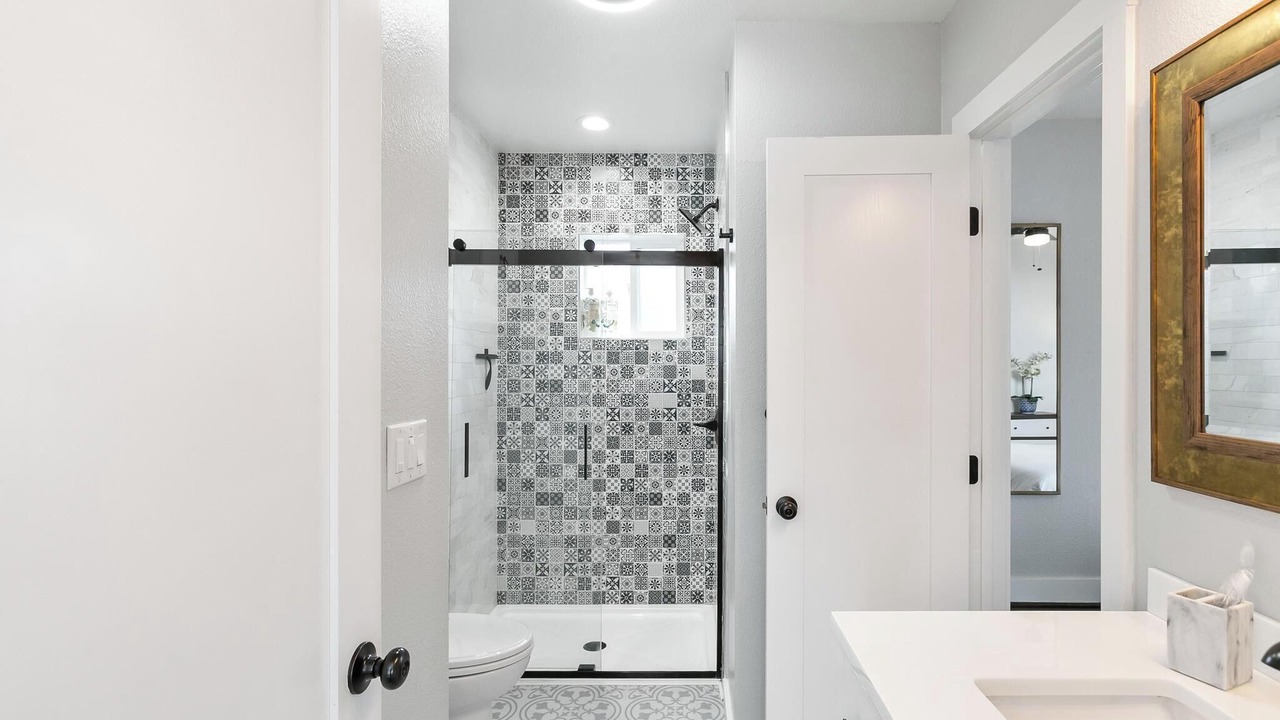 Photo of Bathroom in North Oak Park