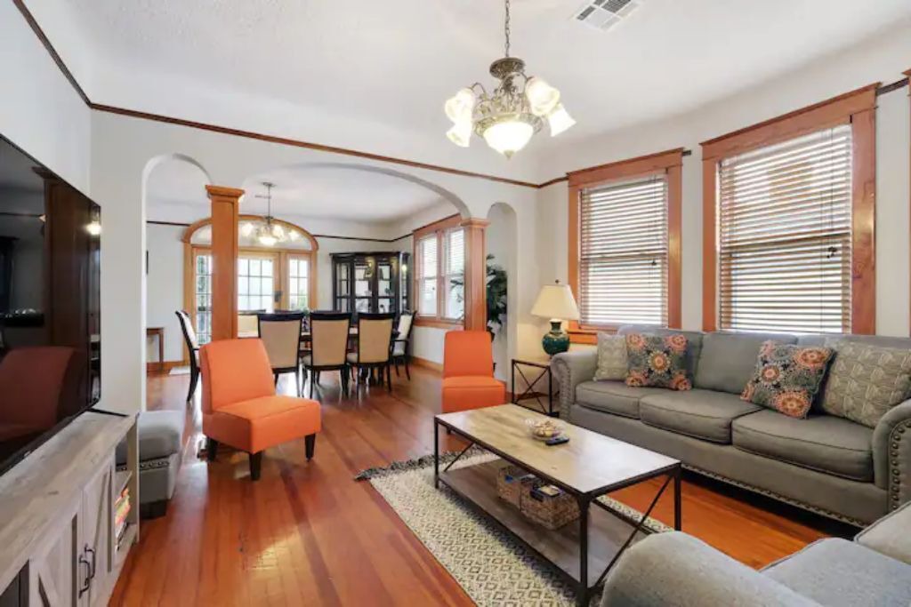 Photo of Livingroom in Freret