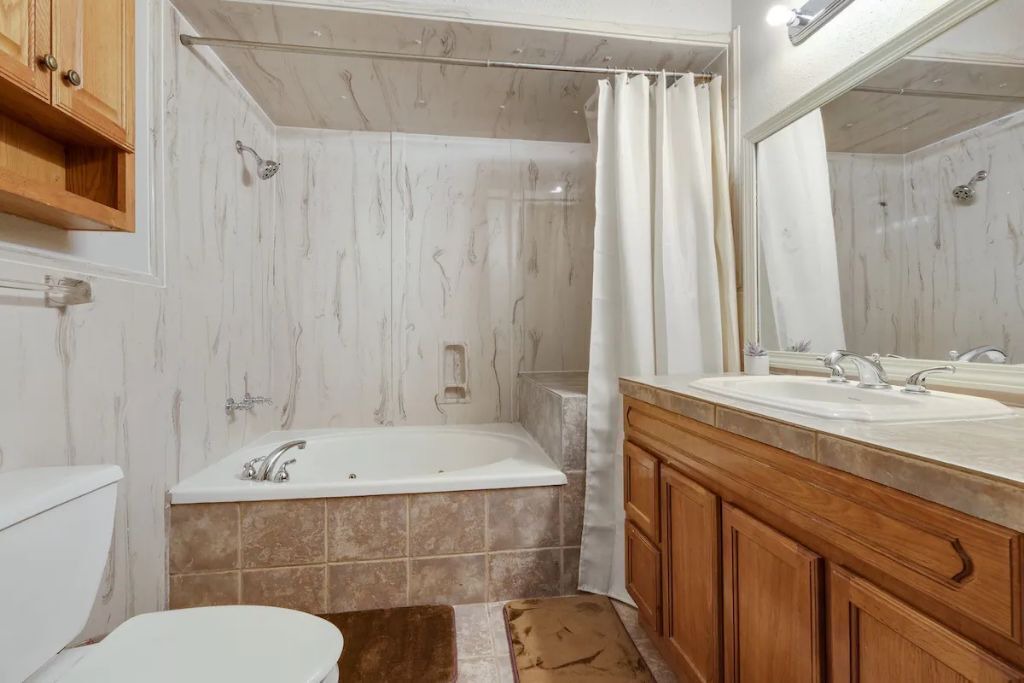 Photo of Bathroom in Freret