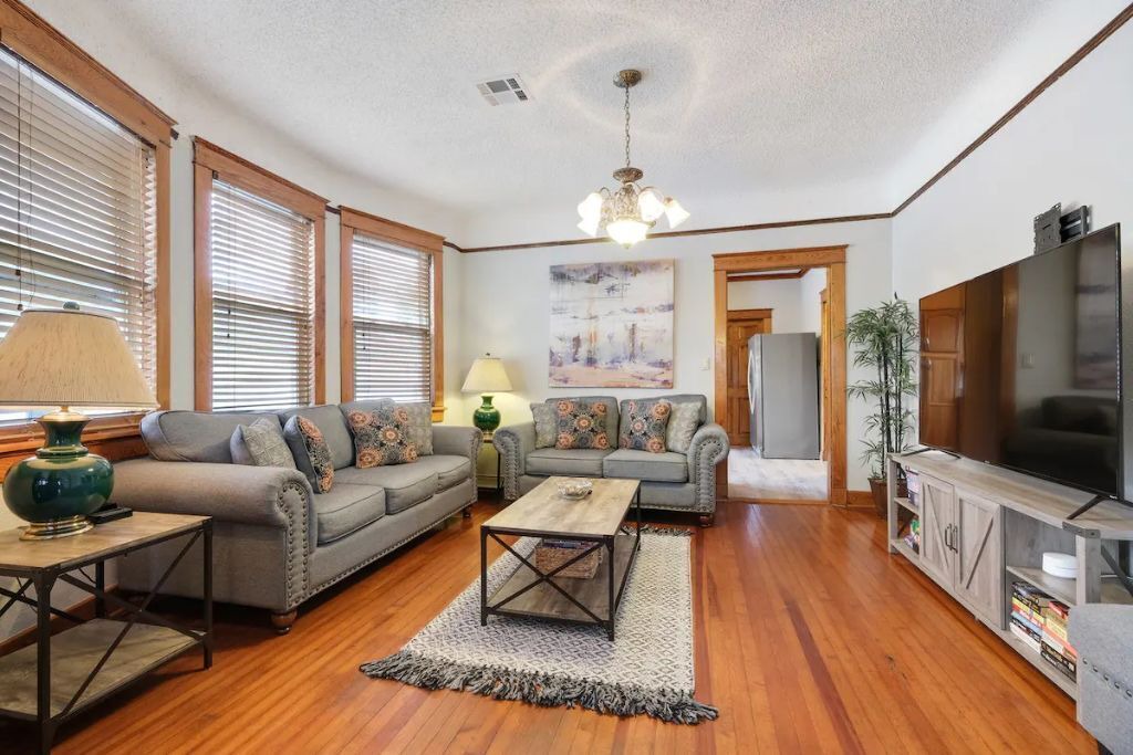 Photo of Livingroom in Freret