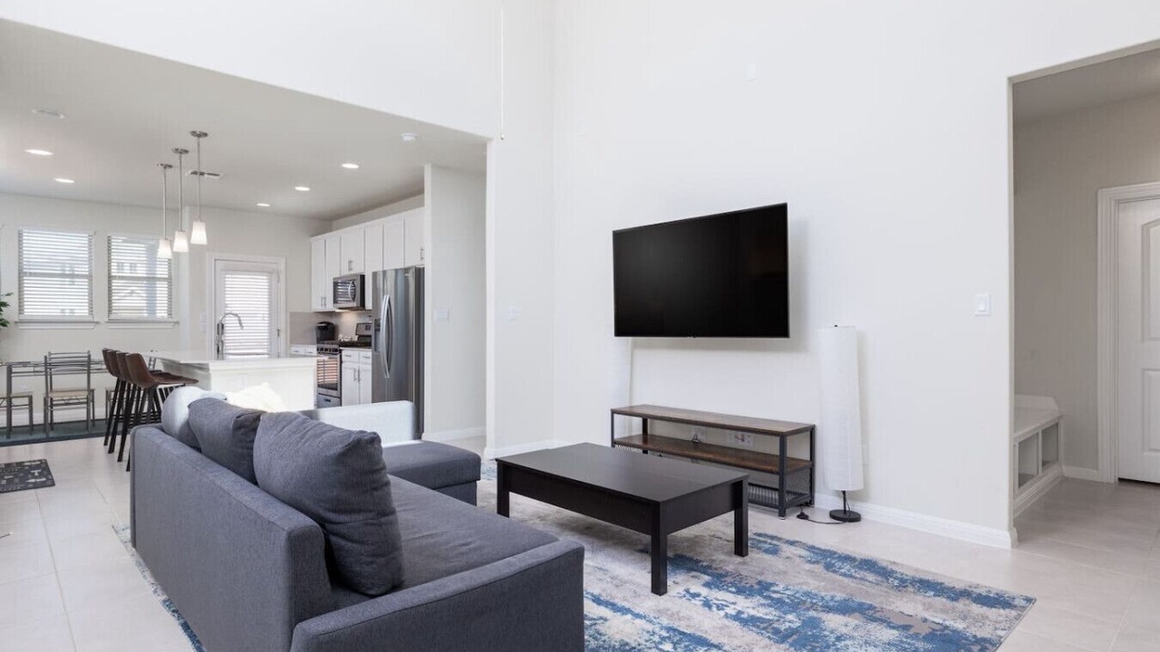 Photo of Livingroom in McNeil