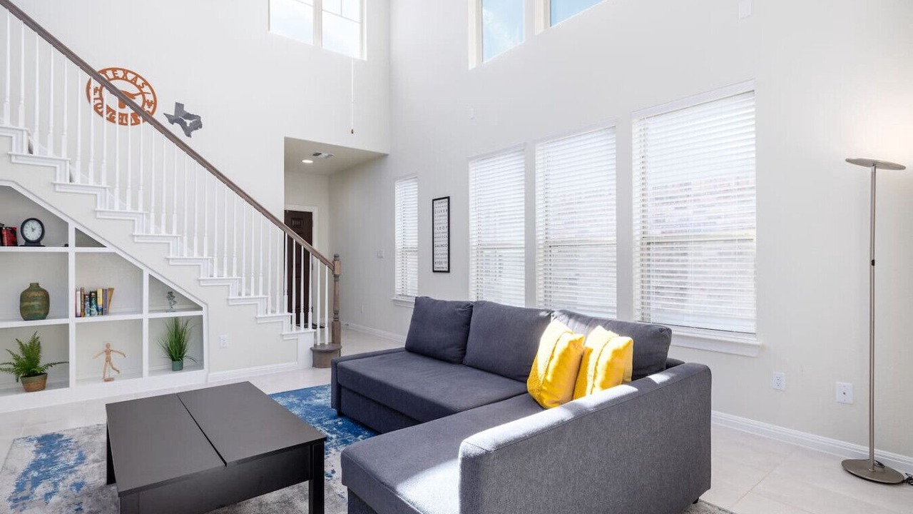 Photo of Livingroom in McNeil